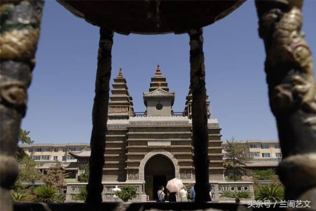A Buddhist stone sculpture featuring the design of the Five Pagoda Temple (五塔寺)