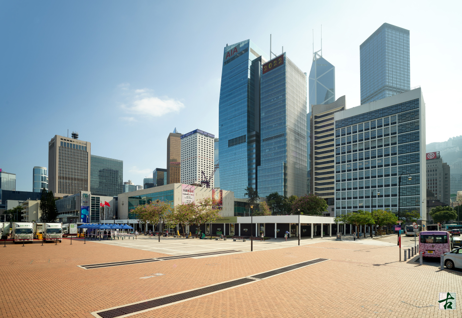 大会堂全景：低座(左)、纪念花园(中)、高座(右)