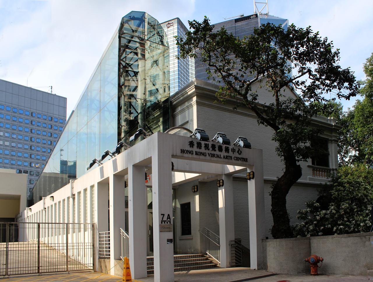 卡素楼（现香港视觉艺术中心），红砖白柱爱德华古典复兴风格，阶梯式地基顺应陡坡