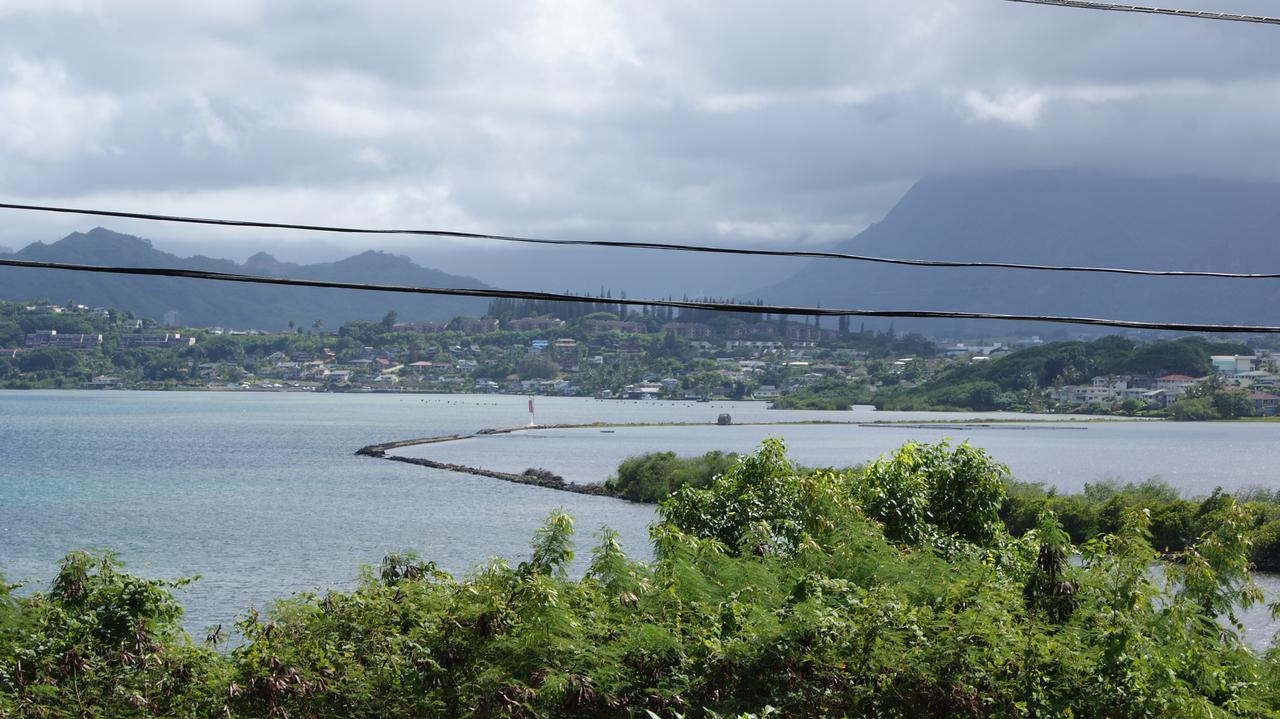 从 Heʻeia State Park 的公共边缘看 fishpond 和 Kāneʻohe Bay