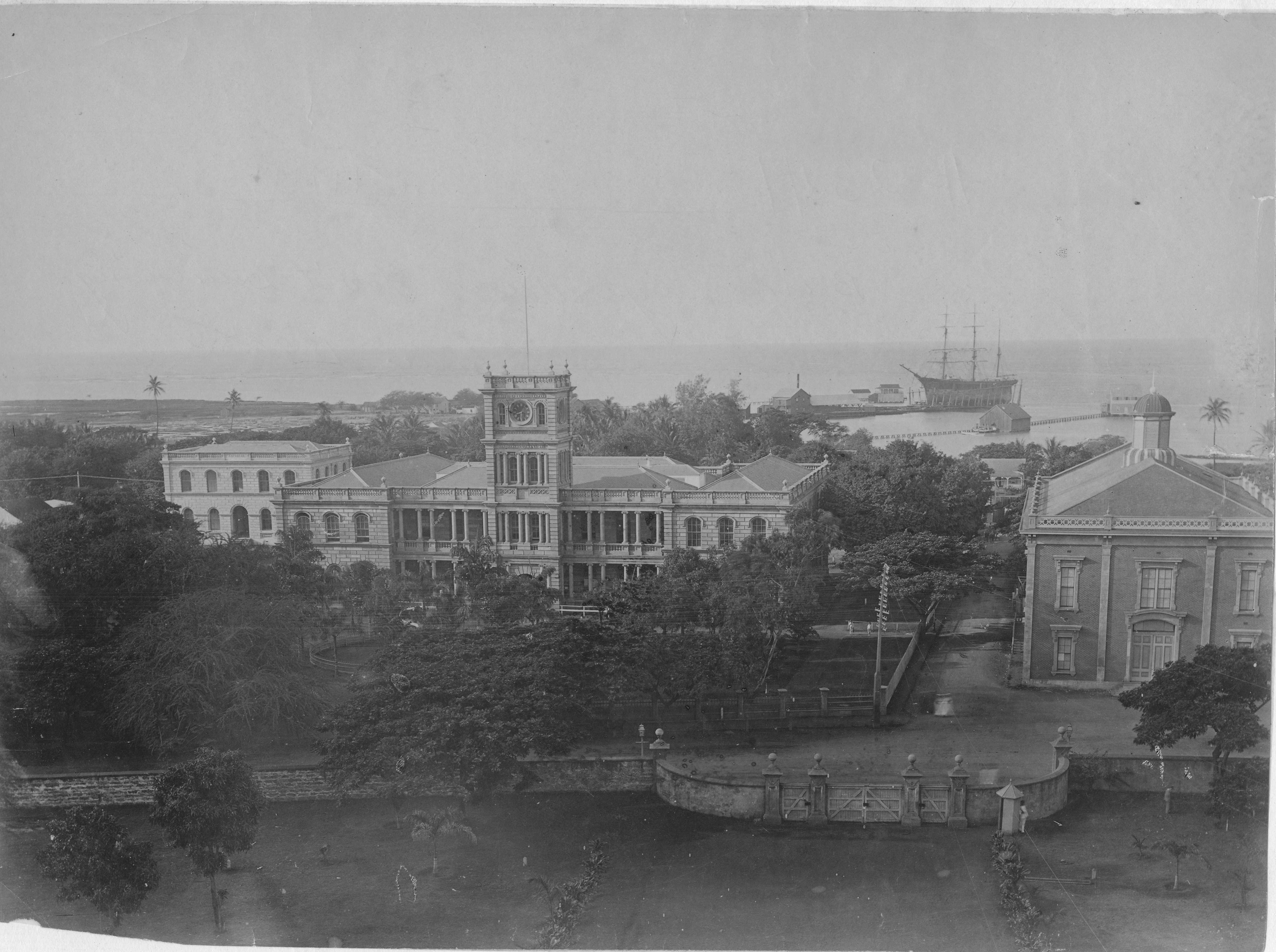 Aliʻiōlani Hale in 1888, seen from ʻIolani Palace