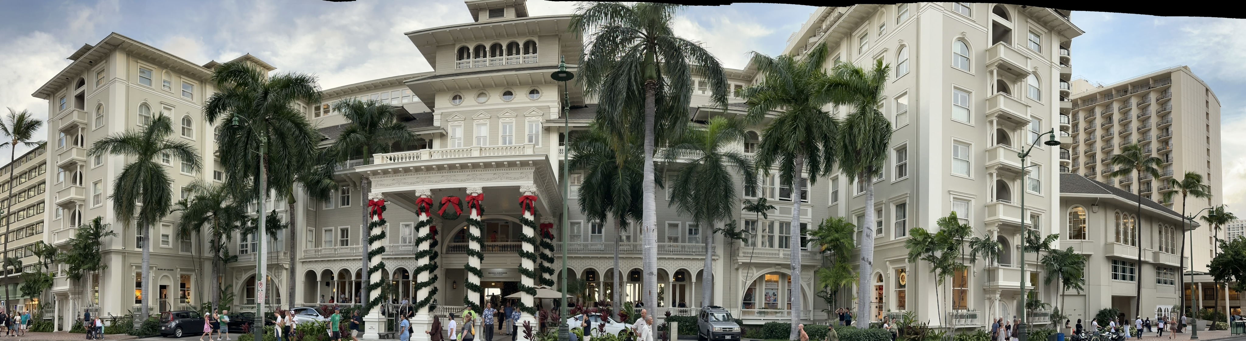 Moana Surfrider panorama from Kalākaua Avenue, Historic Banyan Wing and later towers