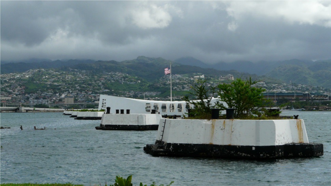 Mooring quays 与 USS Arizona Memorial 的空间关系