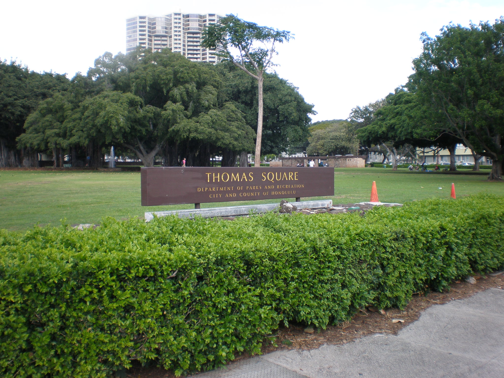 Honolulu Thomas Square NRHP sign