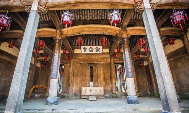 太湖祠享堂内部楠木大柱
