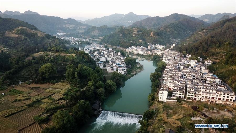 昌溪村全景与昌源河