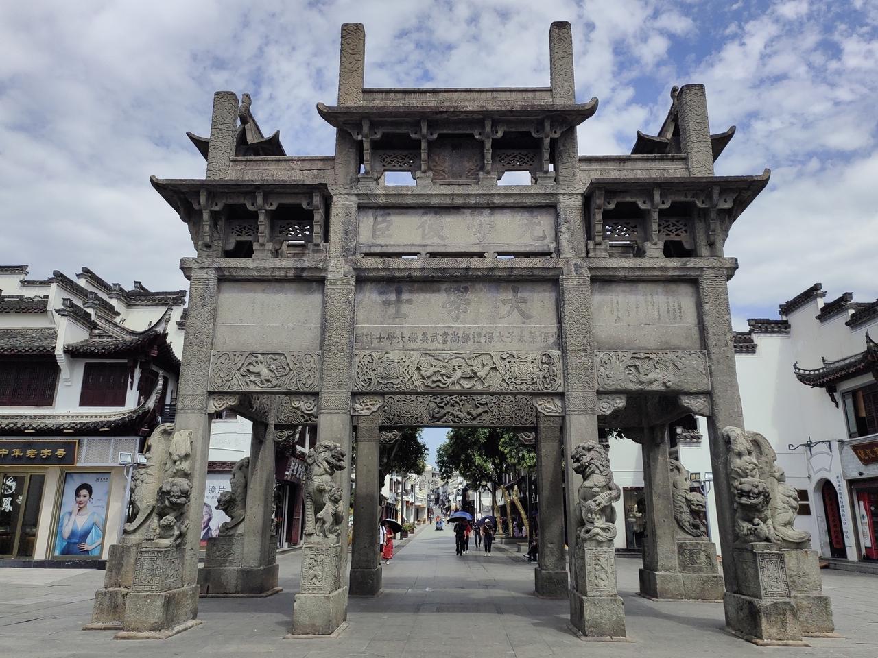 许国石坊：全国唯一的八脚石坊