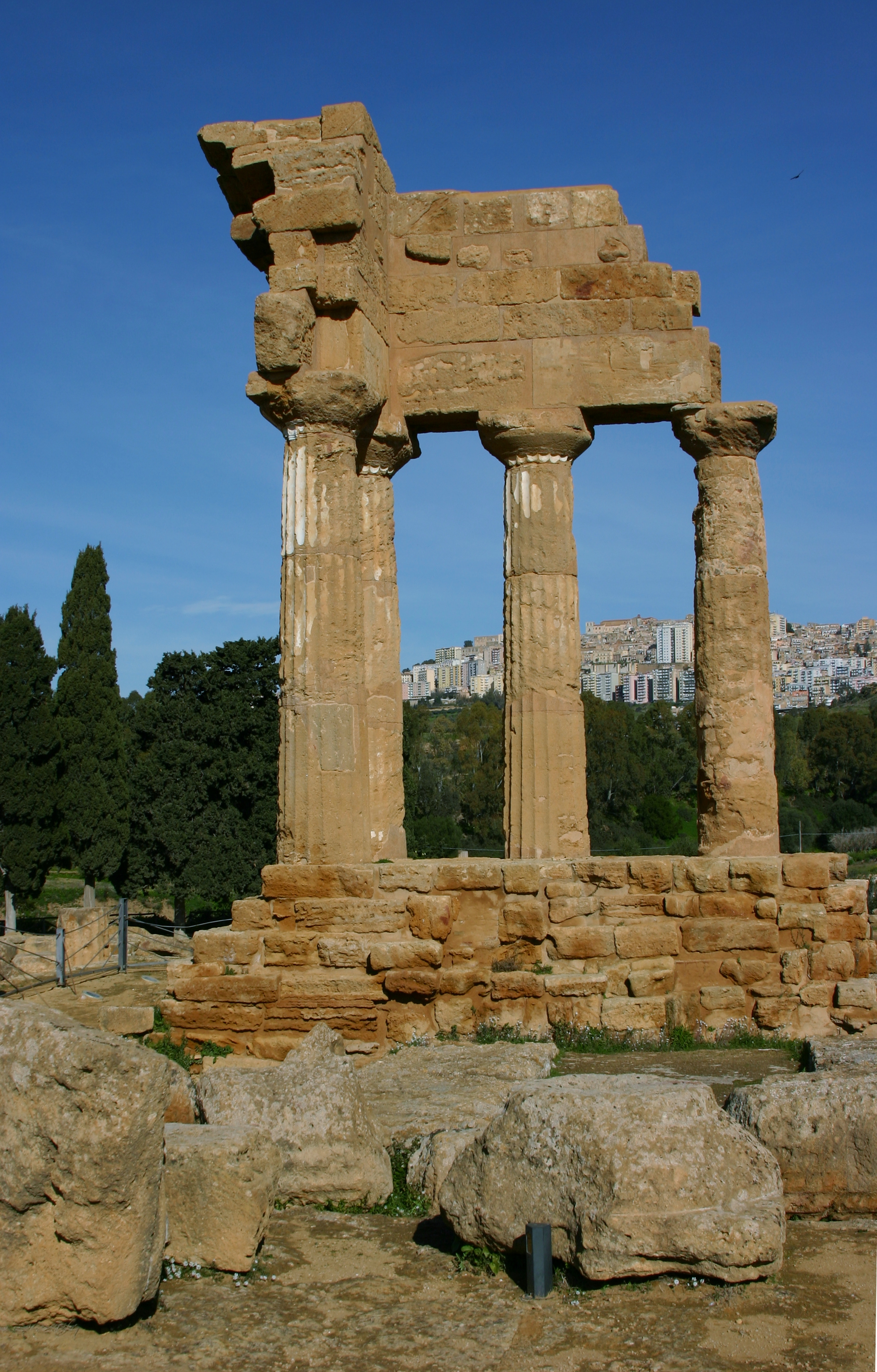 Castor & Pollux 神庙遗迹：20 世纪重建的四根立柱