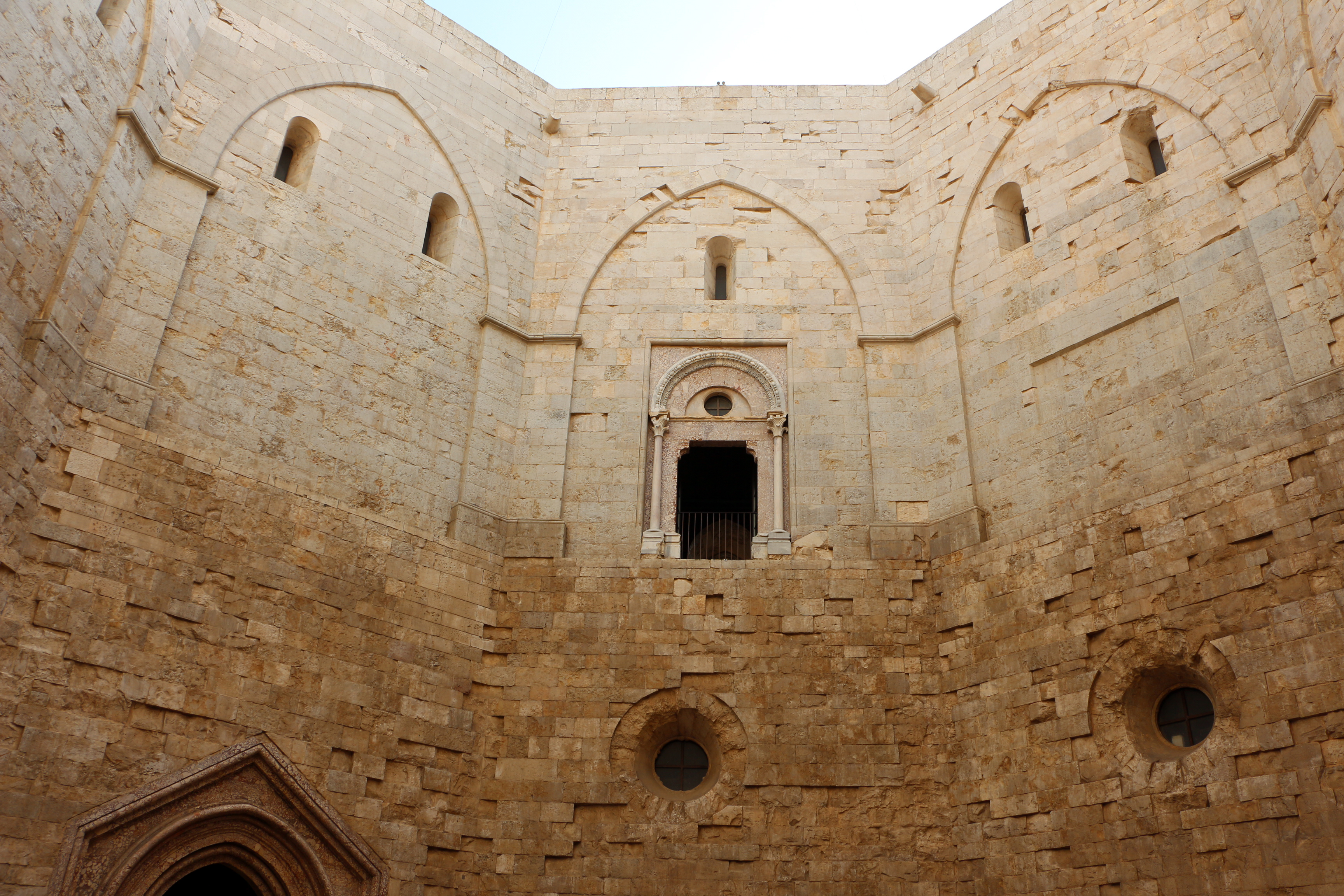 Castel del Monte 露天八边形内庭