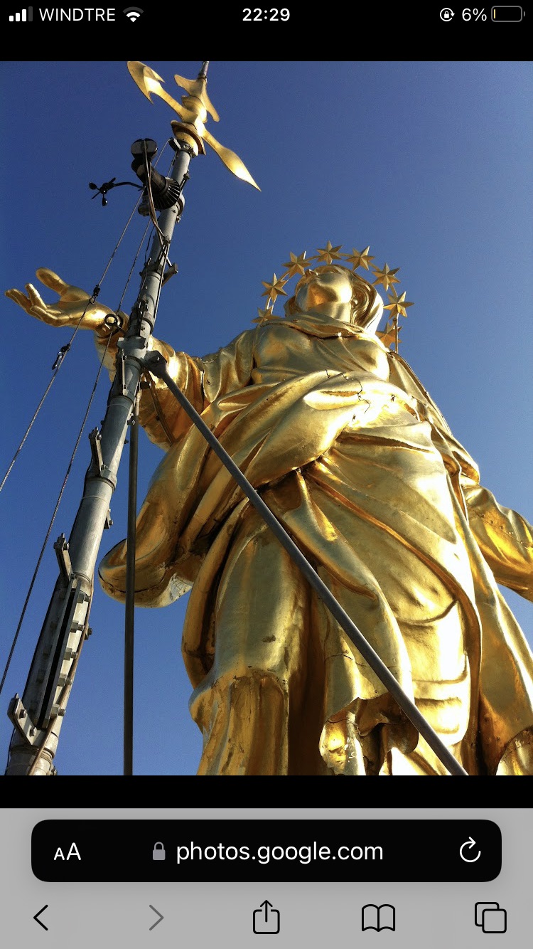 Madonnina（小圣母）金色铜像