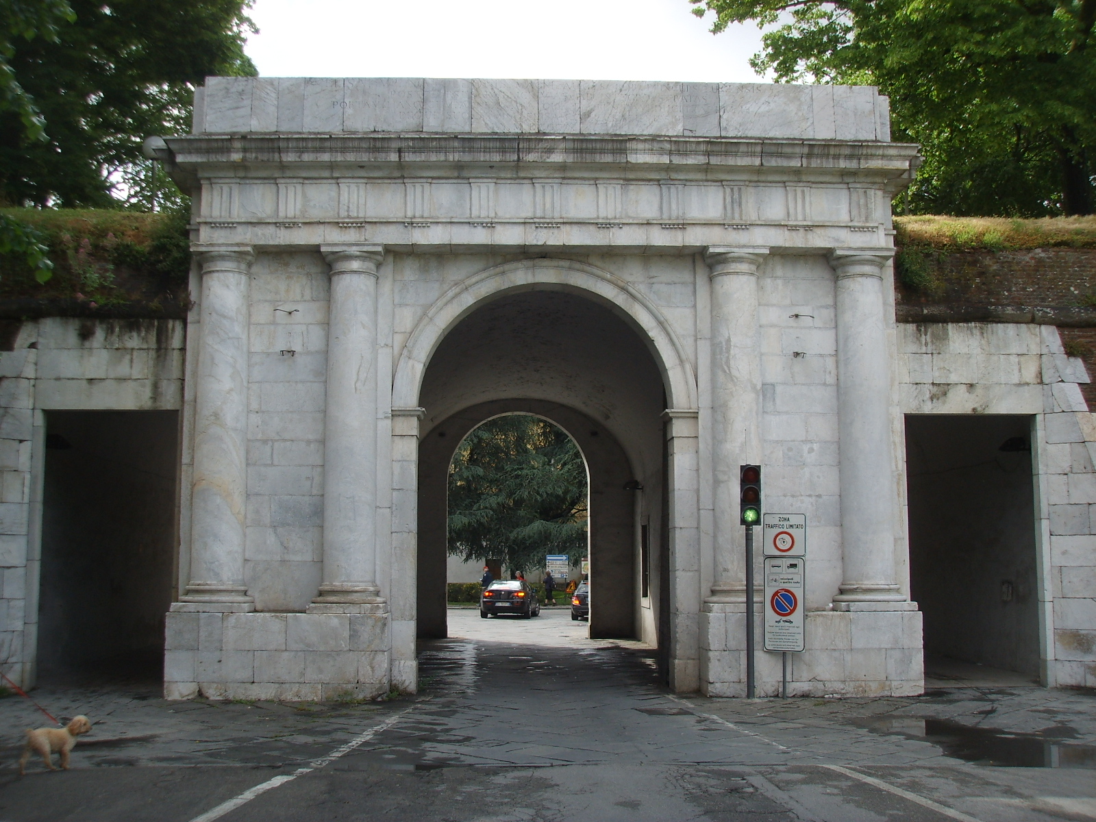 Porta Elisa拿破仑时代凯旋门式城门