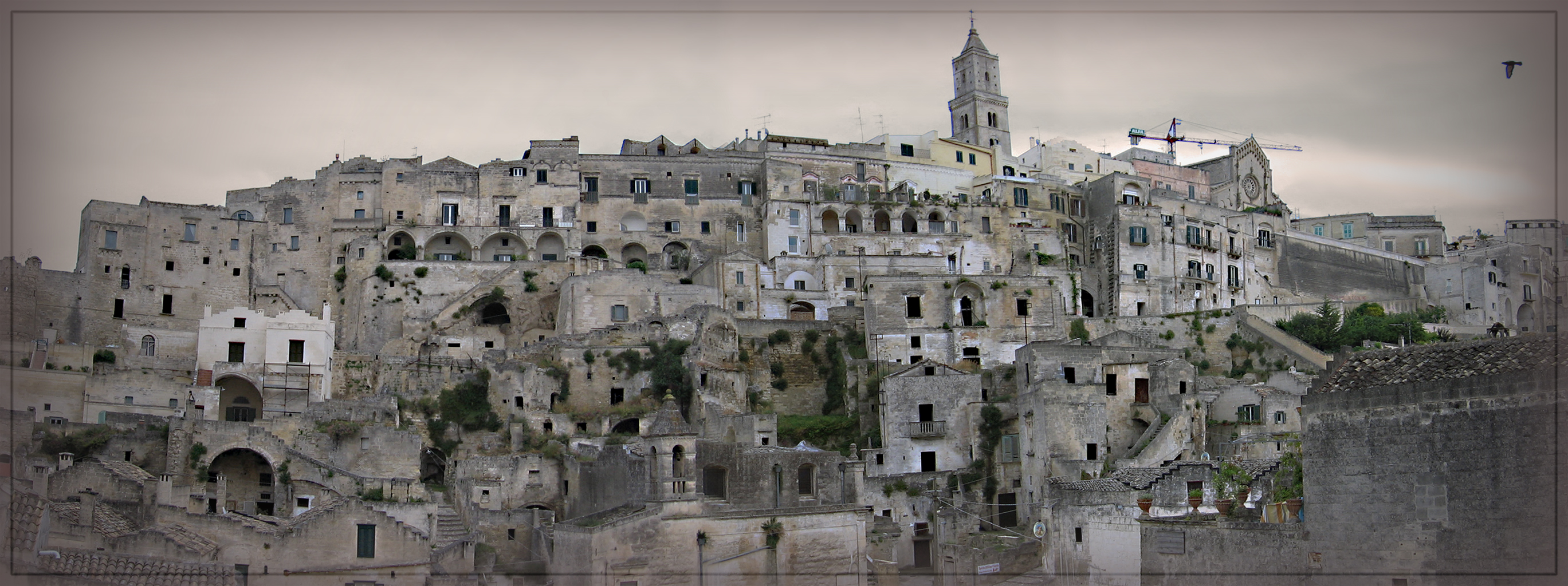 Sassi 景观与 Gravina 峡谷俯视