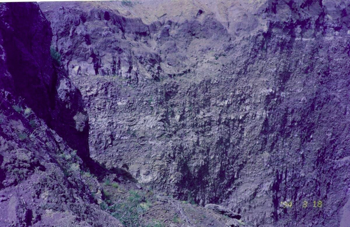 Gran Cono 火山口内部