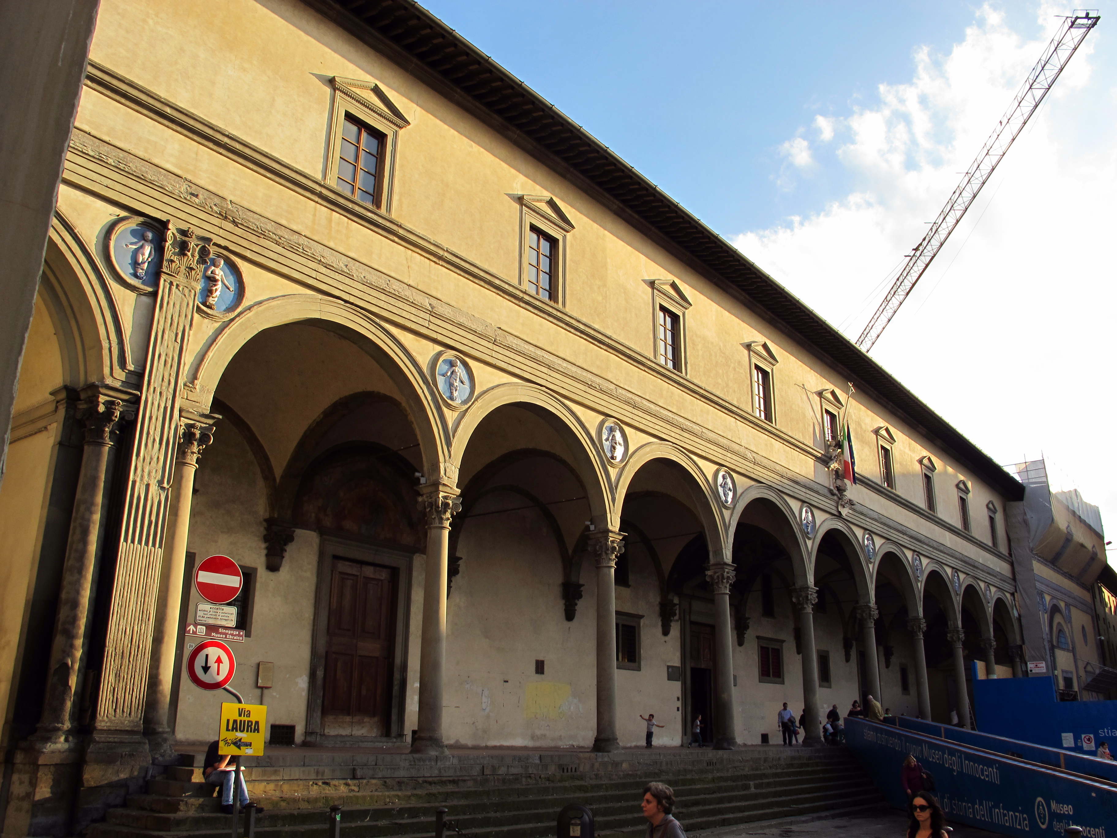 Ospedale degli Innocenti 九拱立柱廊