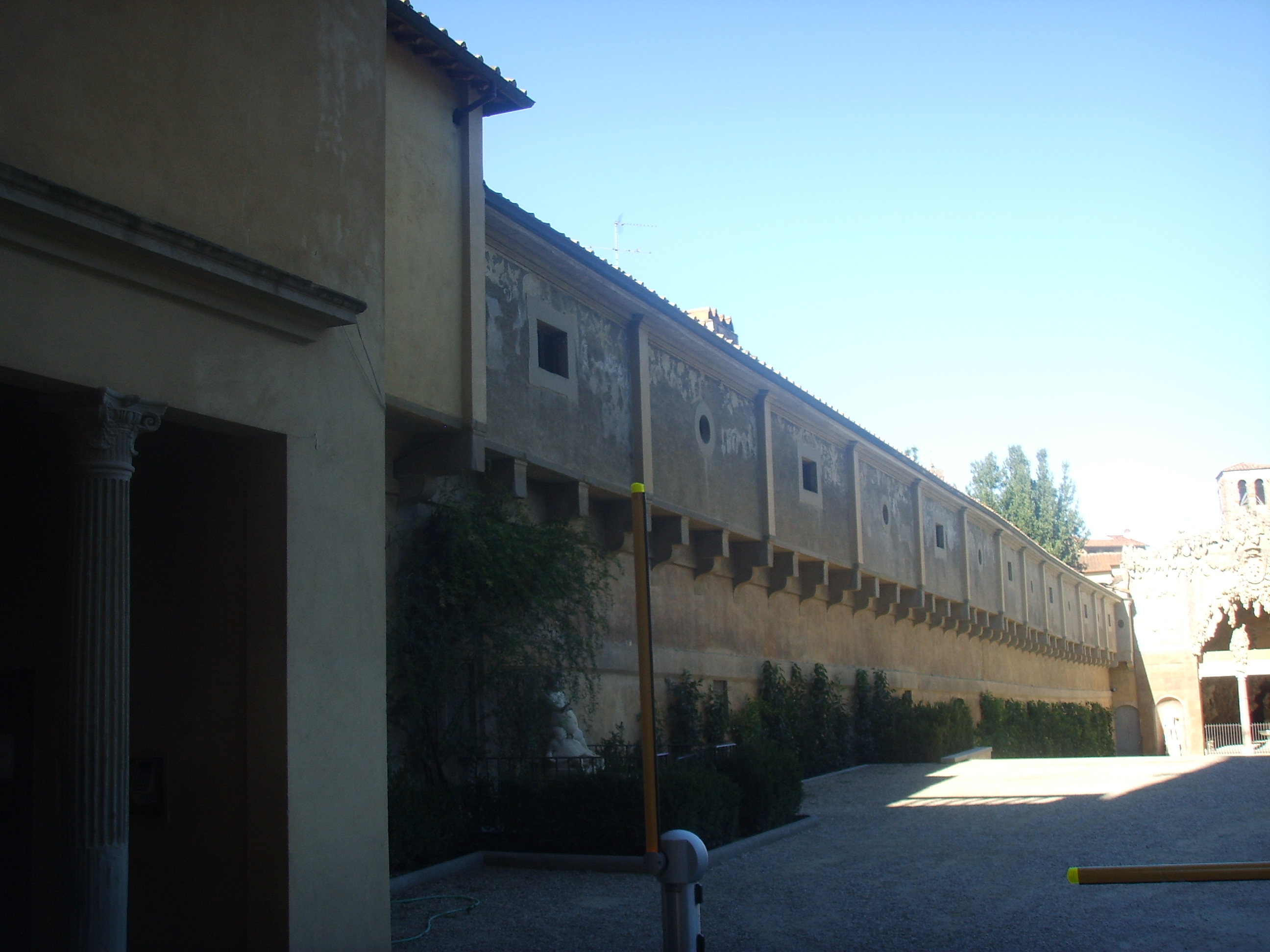 Vasari Corridor跨越Ponte Vecchio段