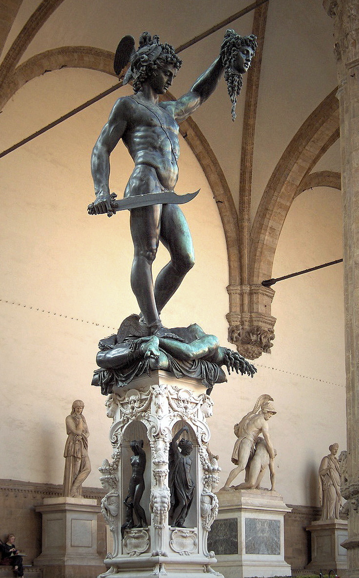 Loggia dei Lanzi 与 Cellini 的 Perseus 青铜像