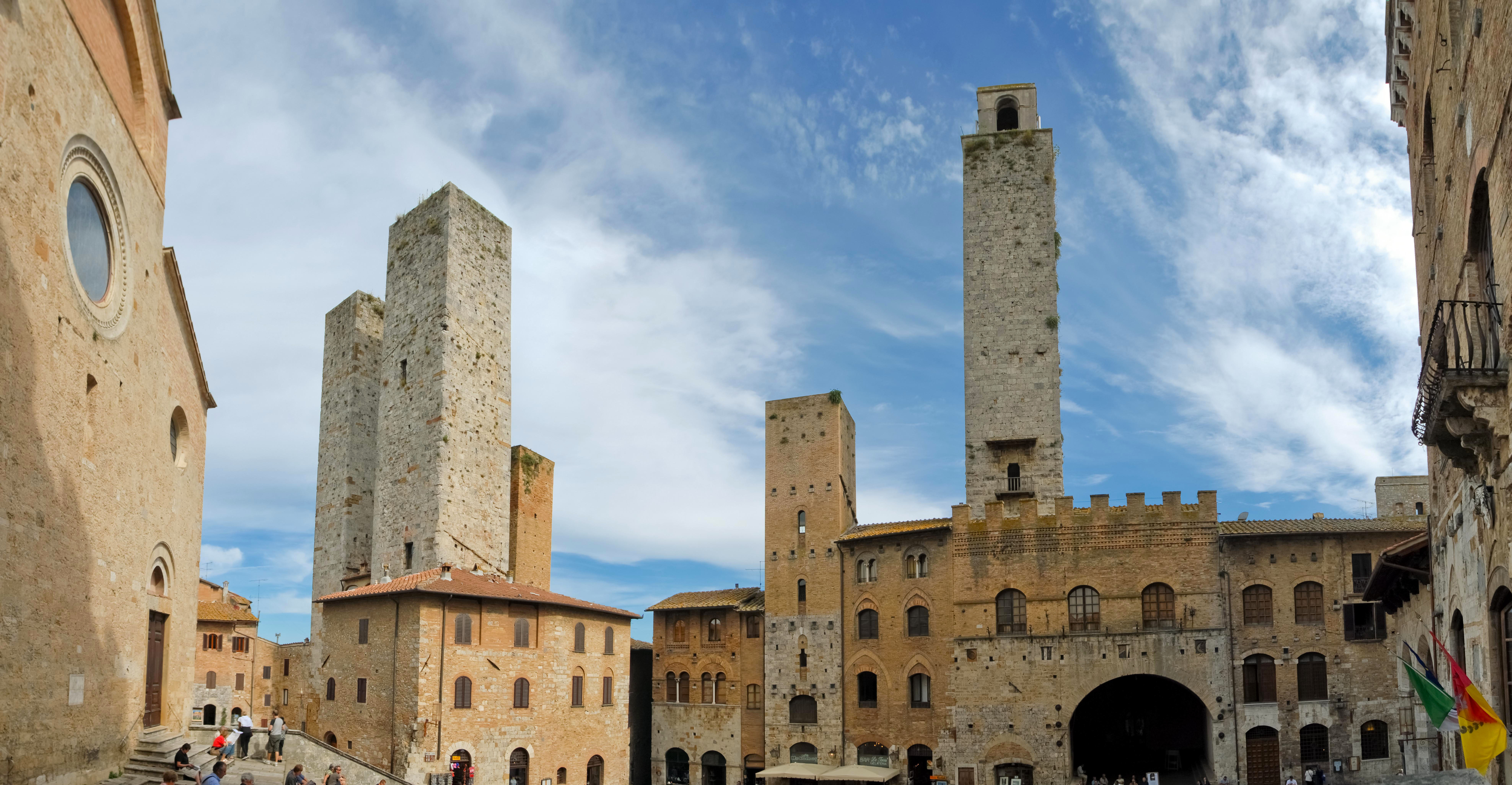 Piazza del Duomo塔楼群