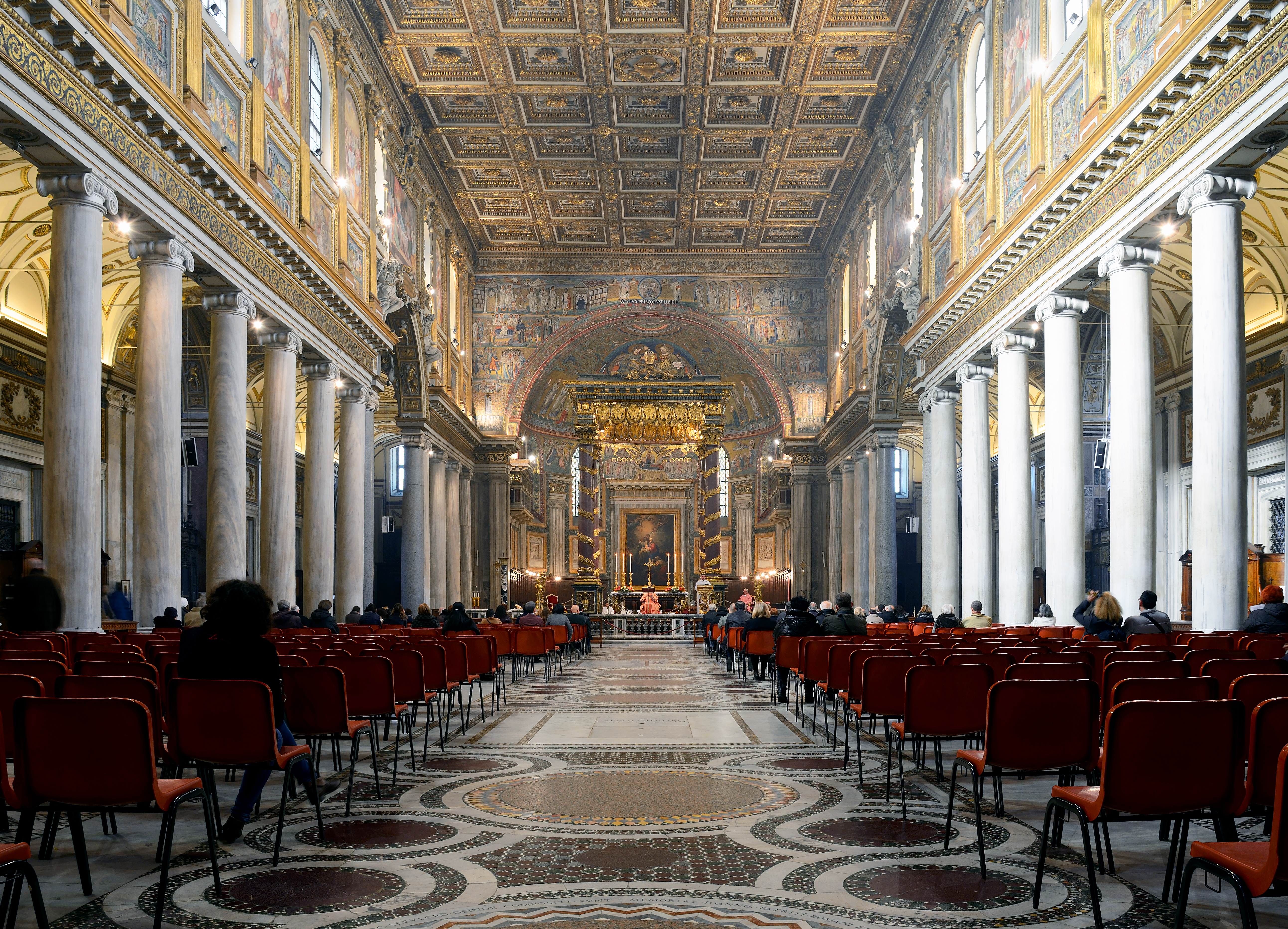 Santa Maria Maggiore 中殿内景