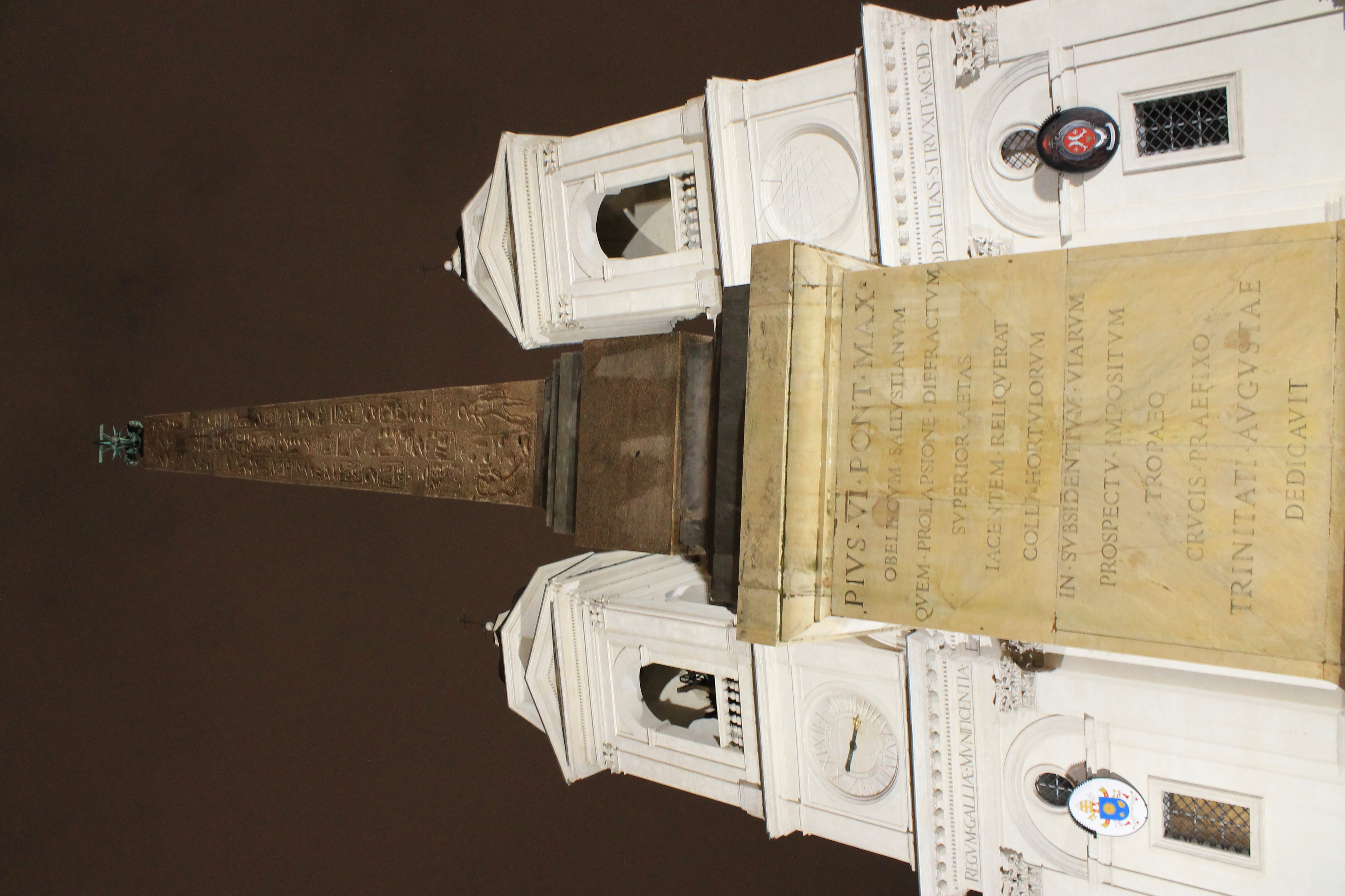 Trinità dei Monti双钟楼立面与Obelisco Sallustiano方尖碑