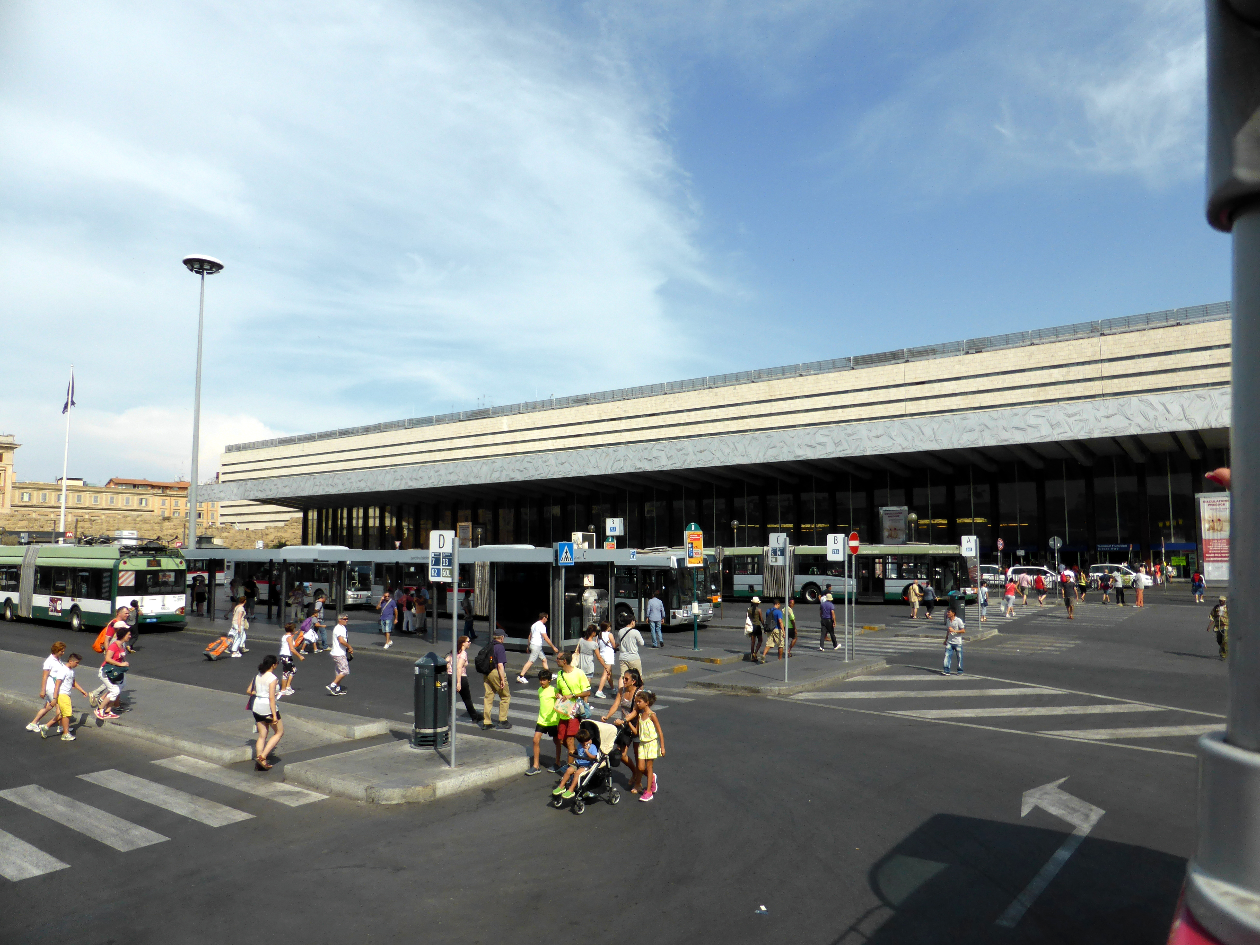 从Piazza dei Cinquecento看Termini站正立面
