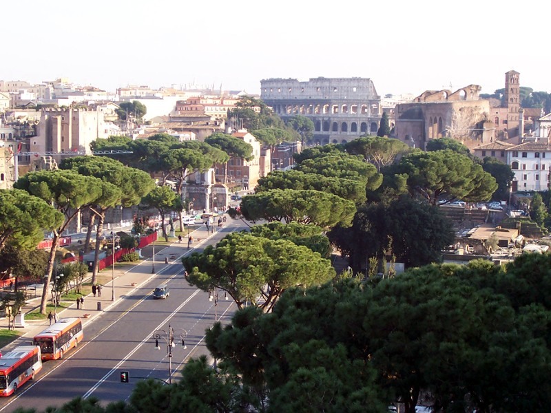 从Via dei Fori Imperiali看帝国广场遗址