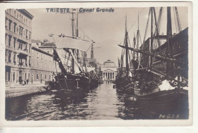 Trieste 的 Canal Grande 和港口区