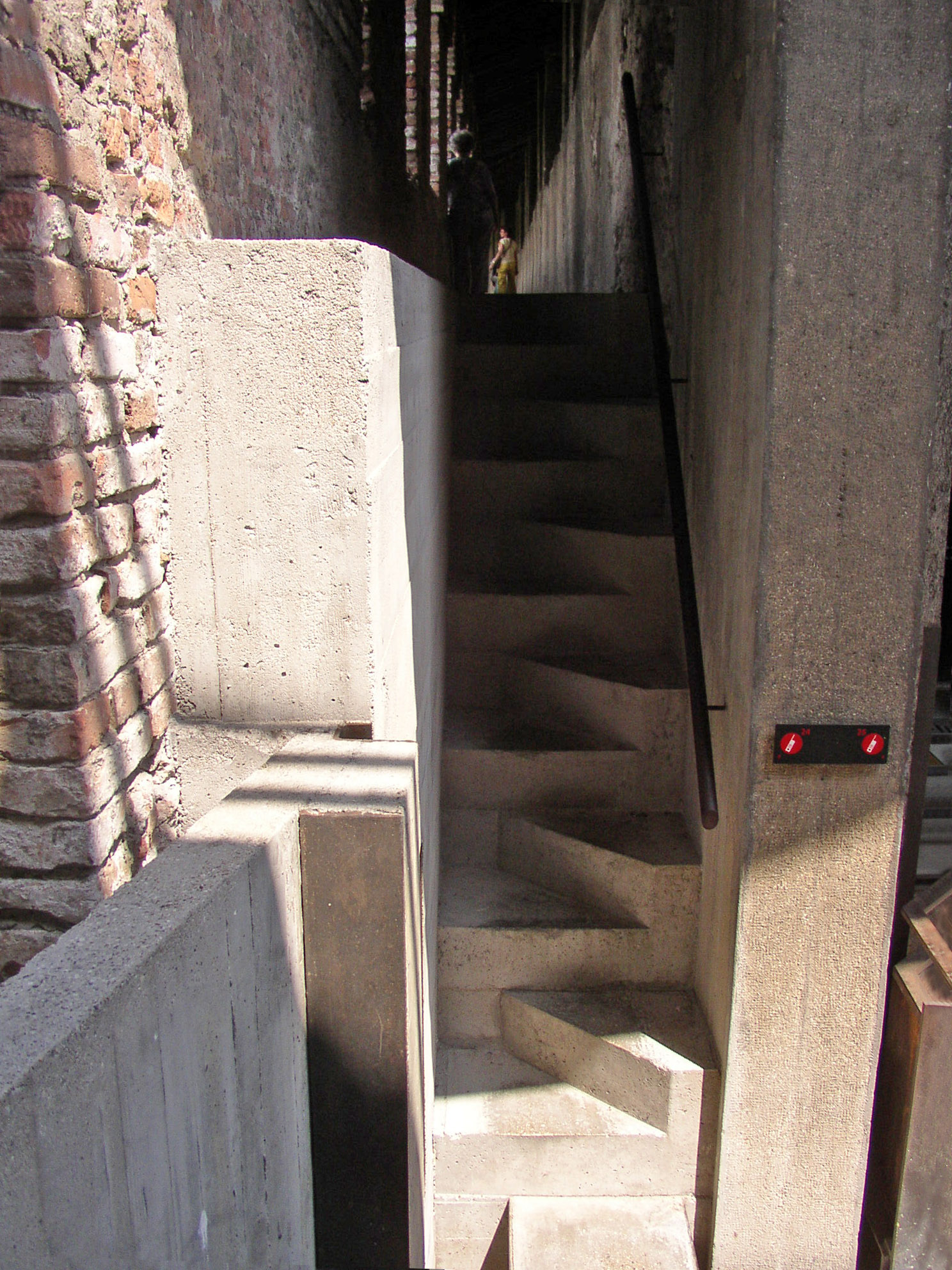 Castelvecchio 中 Carlo Scarpa 的楼梯与通道