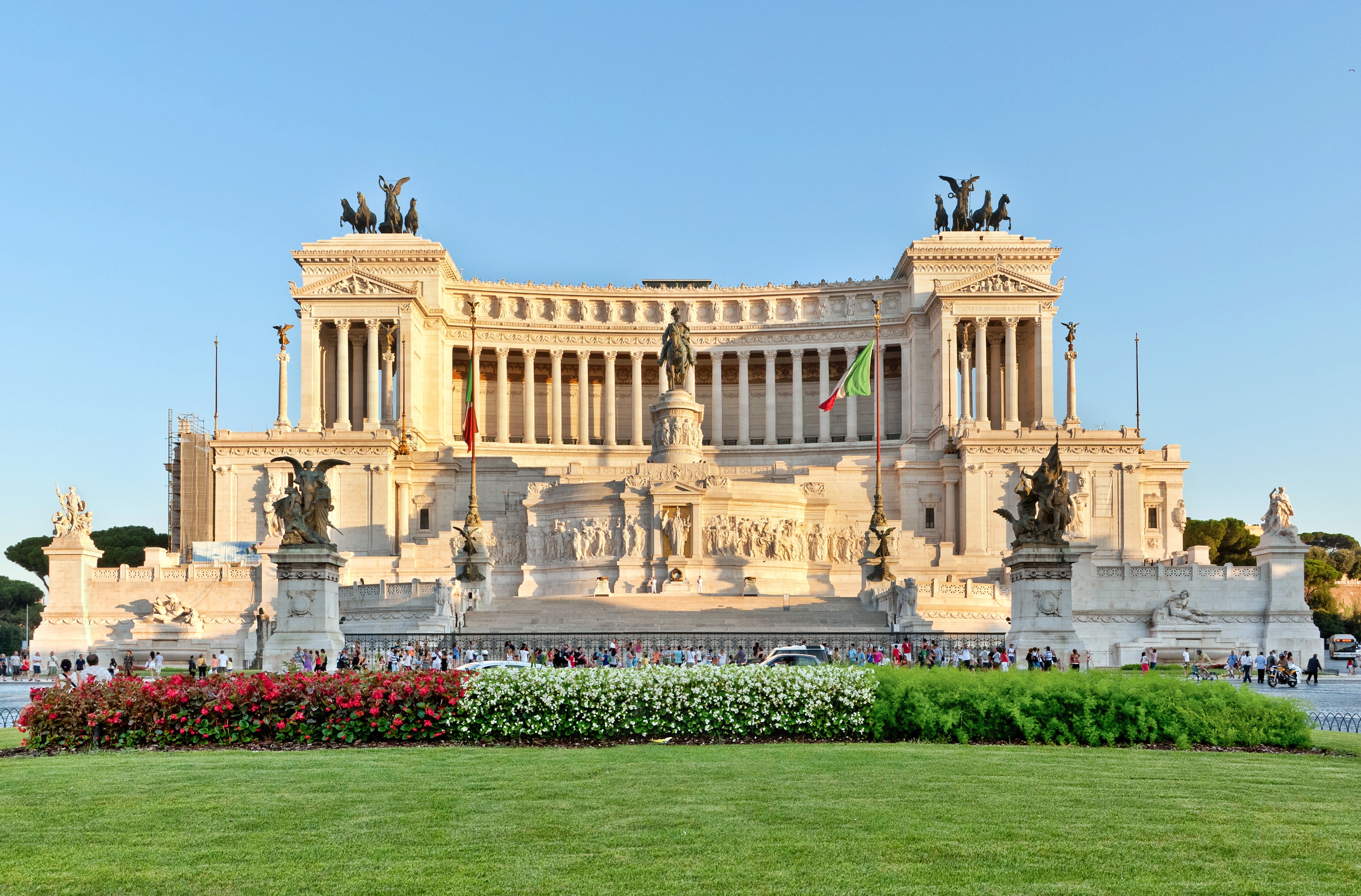 从 Piazza Venezia 看 Vittoriano 正面