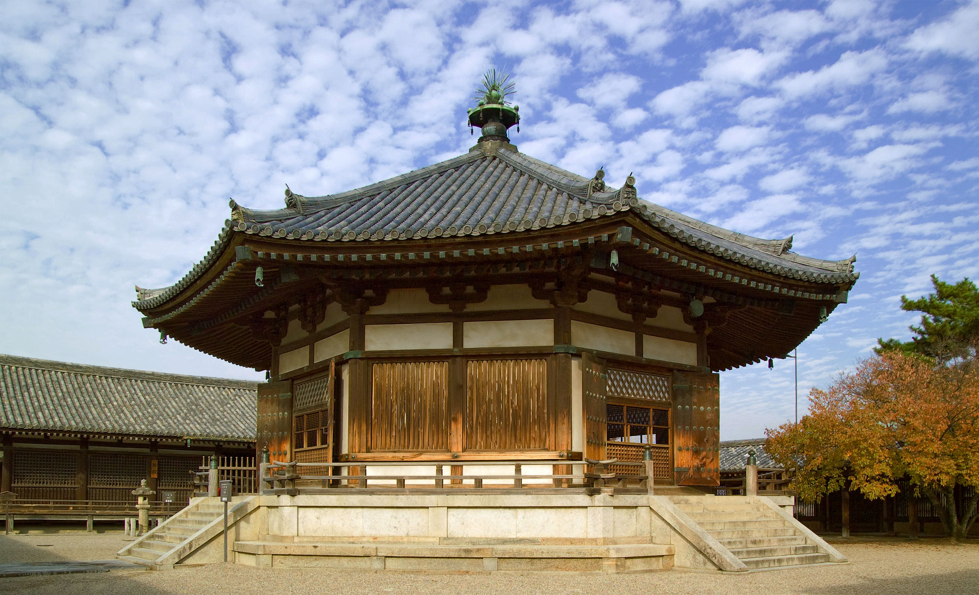 梦殿（Yumedono），日本最古老的八角木造建筑