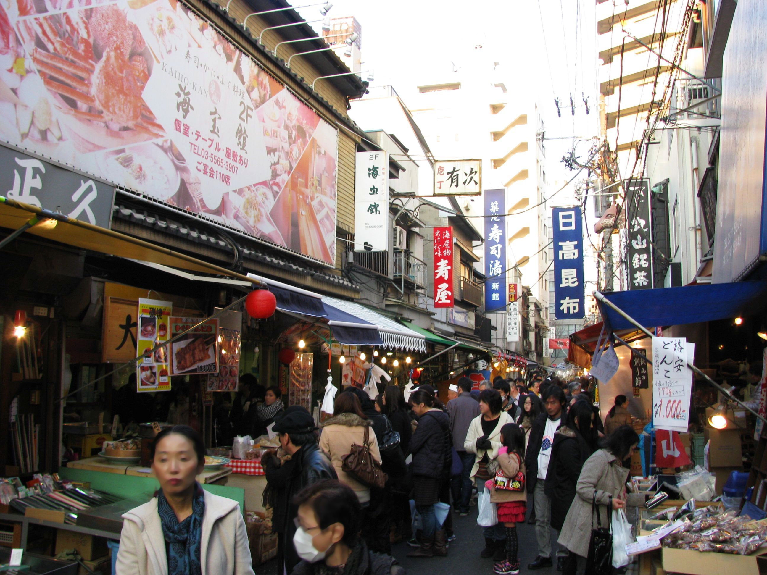 干物店铺，昆布、柴鱼片等加工食品整齐排列