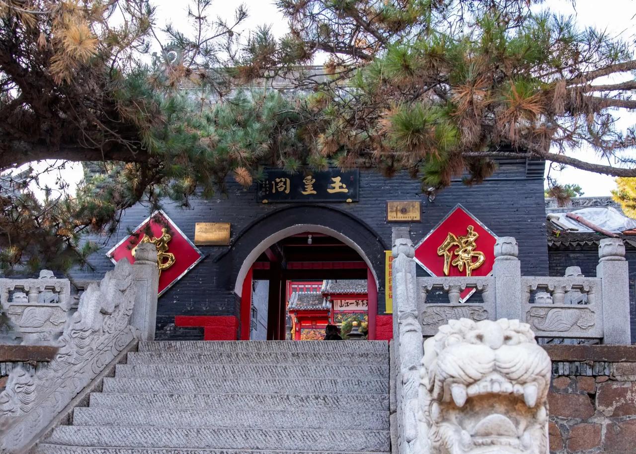 玉皇阁外观，建于1776年，位于北山东峰最高处