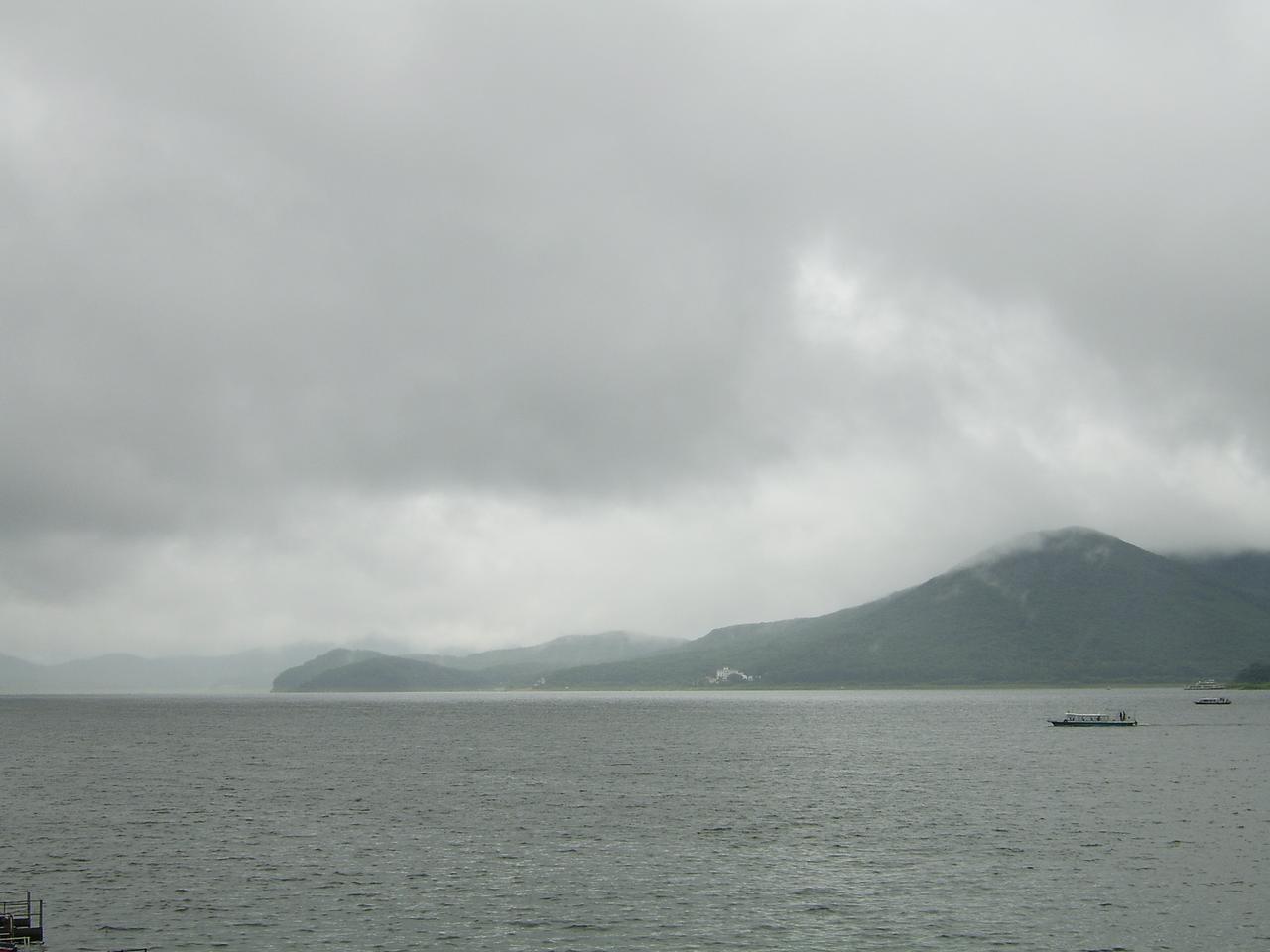 松花湖远眺：人工湖面的尺度感