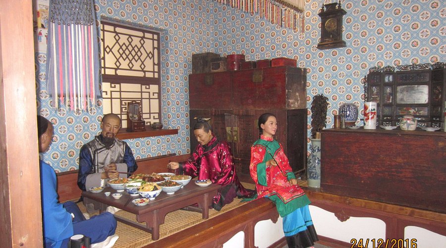 乌拉街镇韩屯村的满族传统民居院落，展示满族文化生活方式