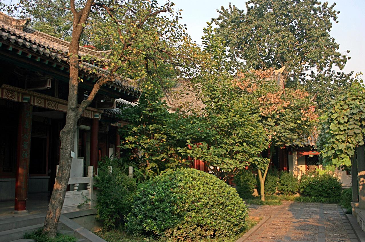 李清照纪念堂庭院，趵突泉公园内