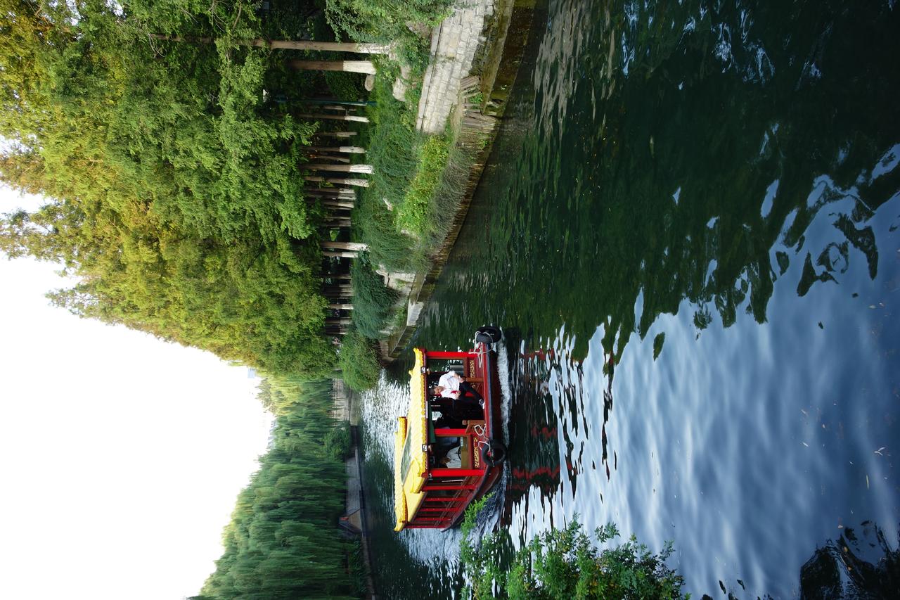 济南护城河游船