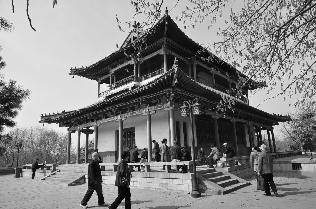 汇波楼远景,建在北水门之上的城楼,下方拱券即为水门闸口