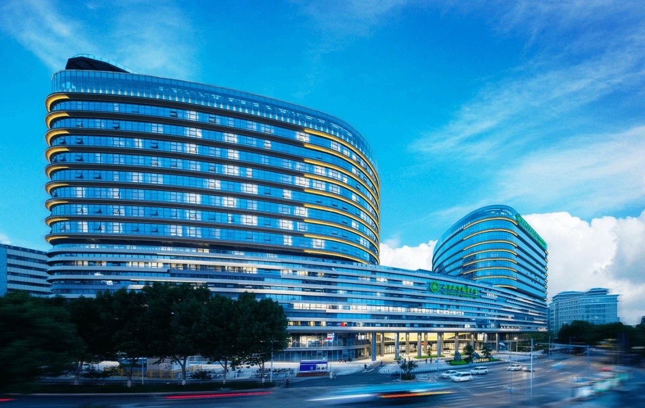 齐鲁医院院区内历史建筑立面，原共合医道学堂建筑群