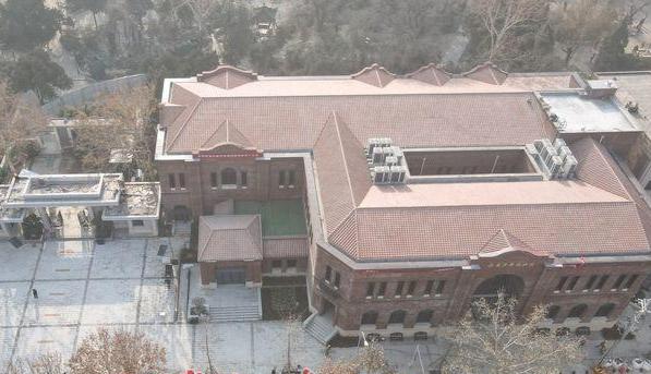 博物馆二层数字化展陈，触屏交互装置展示商埠历史