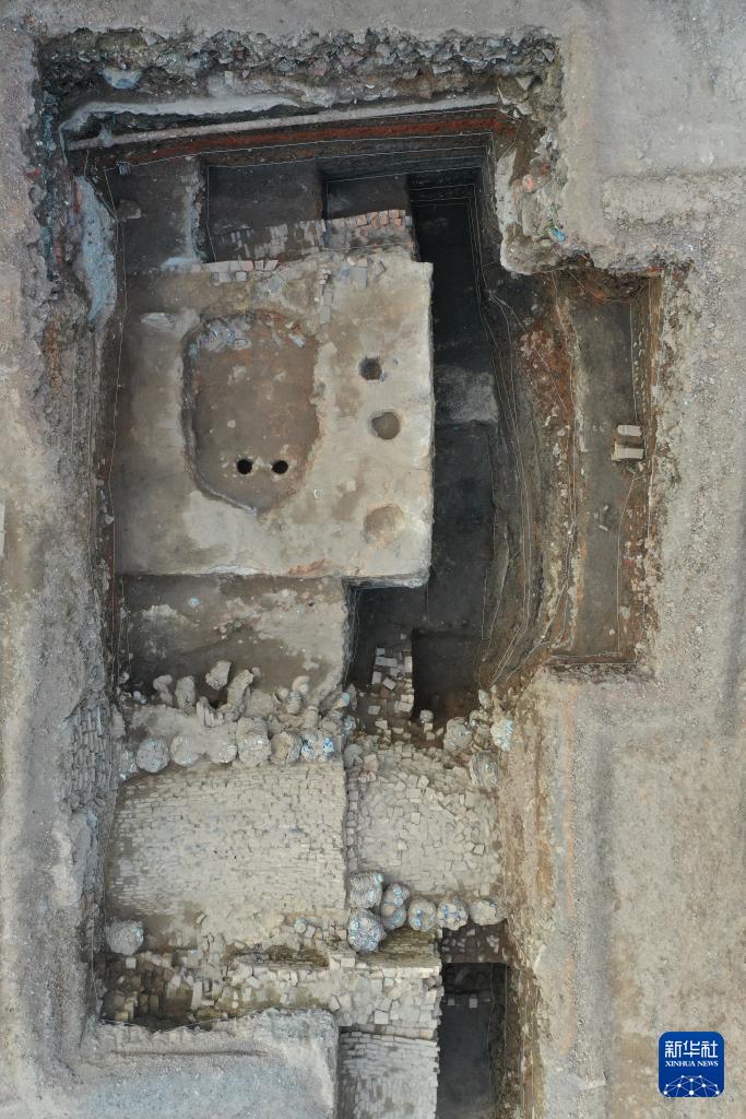 建溪码头考古发掘现场:砖铺地面、排水设施和作坊基址