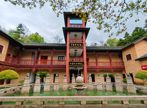 唐英纪念馆建筑外观,位于古窑民俗博览区北侧