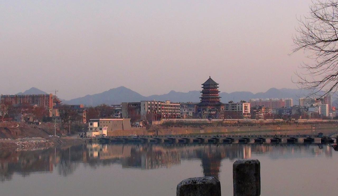 昌江东岸的景德镇城区