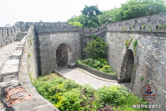 关羽祠山门与33级石阶