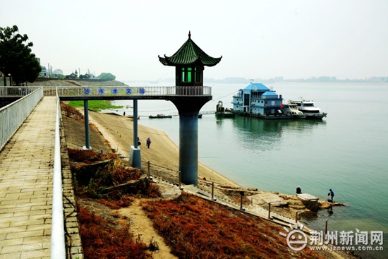 沙市水文站站房与自记台,临江一侧设有水位观测设施