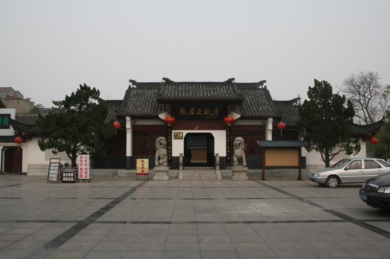 西花园水榭与假山