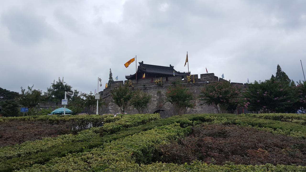 荆州古城东门及城墙