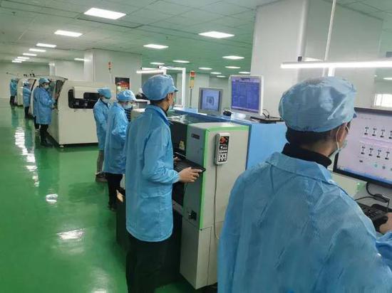 标准厂房内部生产线