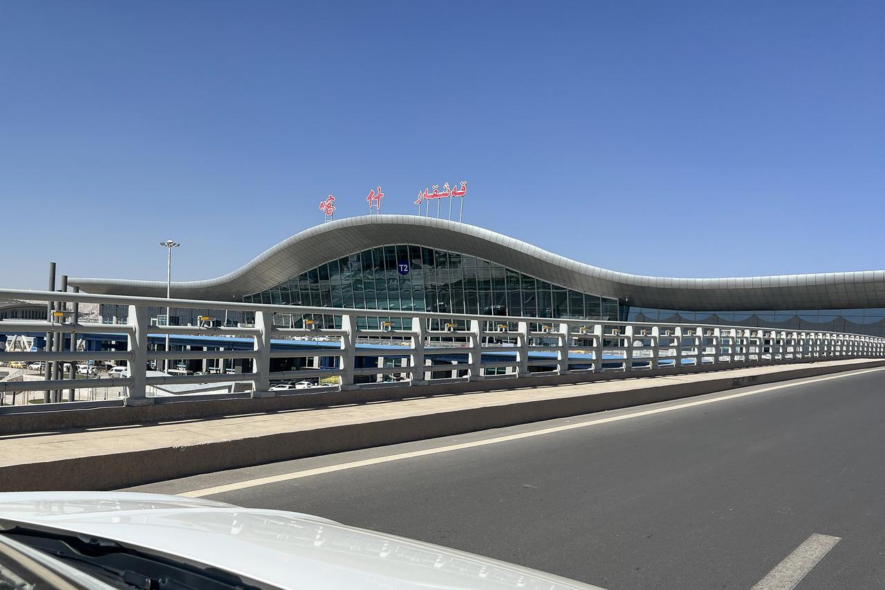T2航站楼出发大厅外部全景