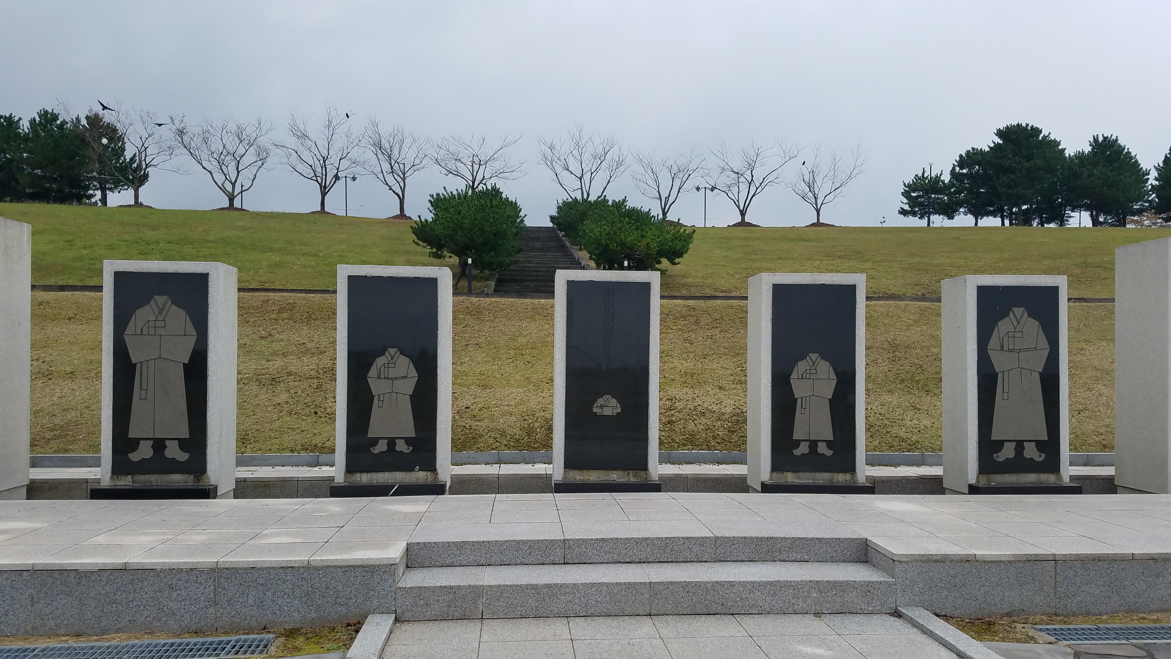 四人一童纪念群雕，和平公园象征性纪念雕塑