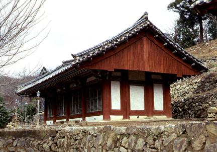 松广寺国师殿外观，单檐歇山顶的简洁建筑