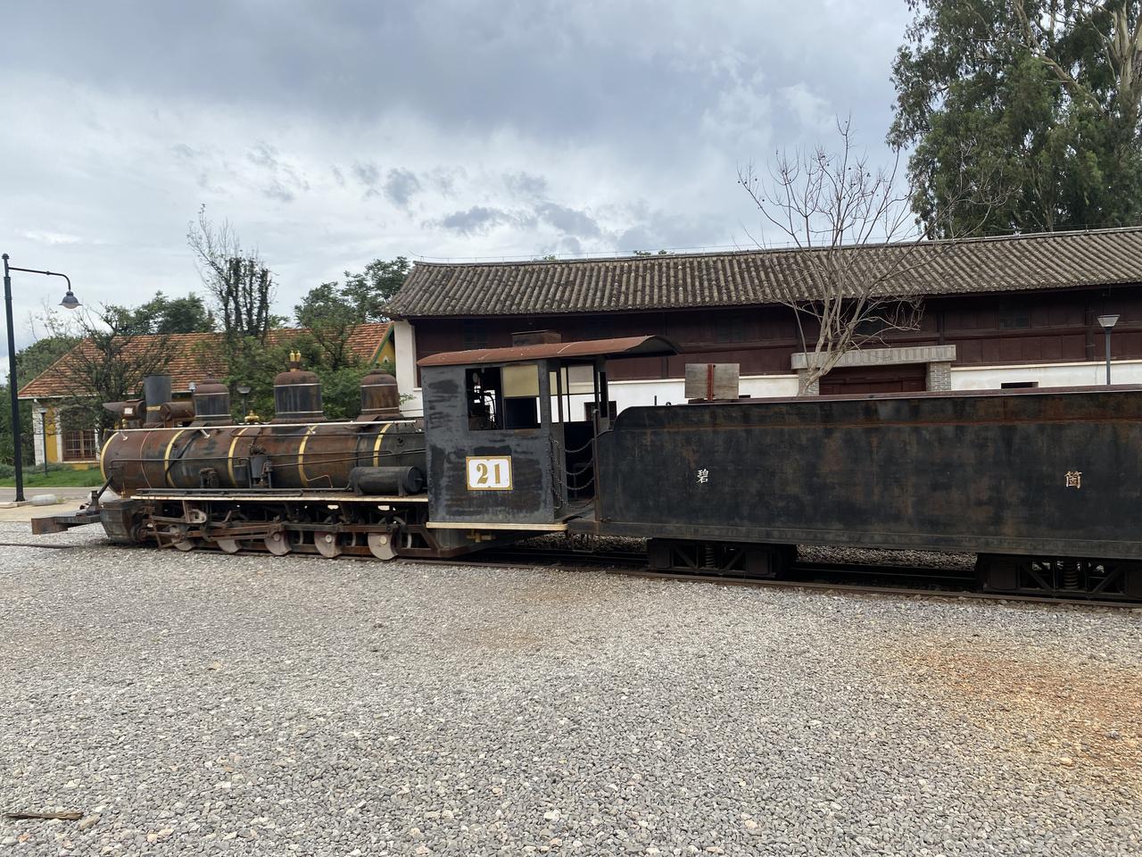 碧色寨车站寸轨小火车，个碧石铁路的窄轨机车